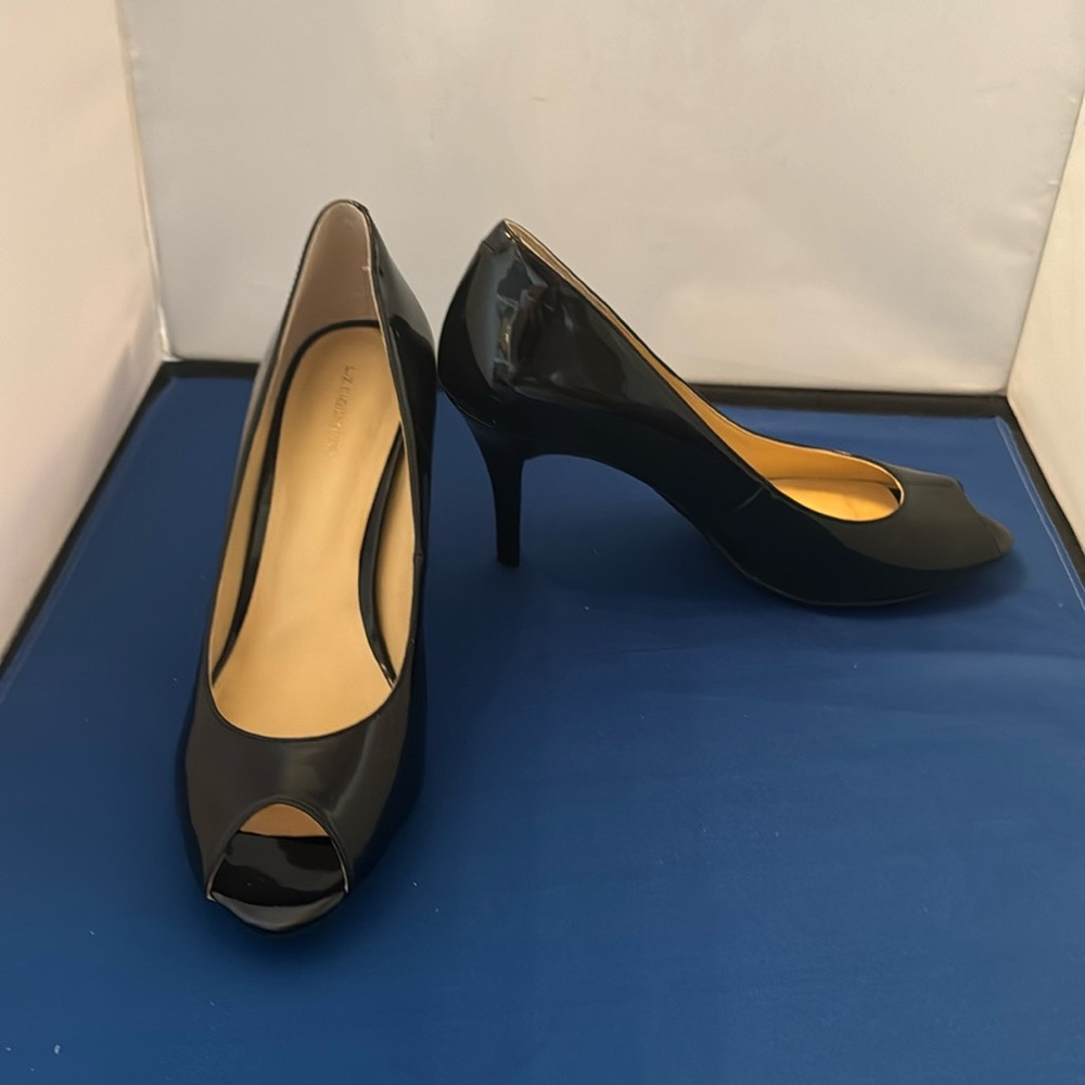 Liz Claiborne women’s heel size 6.5 medium 3” heel